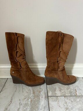 UGG Elsey 5596 Womens 7 Chestnut Suede Sheepskin Lined Wedge Boots F8008F